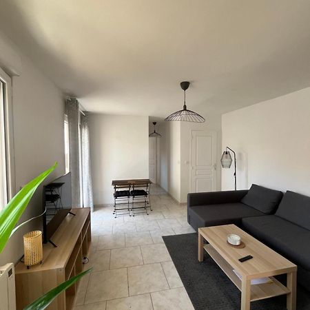 Charmant Bas De Villa Avec Terrasse A Proximite De La Plage Et Du Port Carqueiranne Kültér fotó