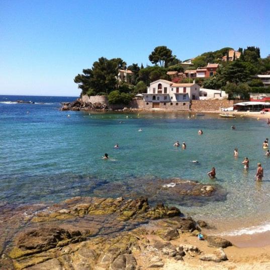 Charmant Bas De Villa Avec Terrasse A Proximite De La Plage Et Du Port Carqueiranne Kültér fotó