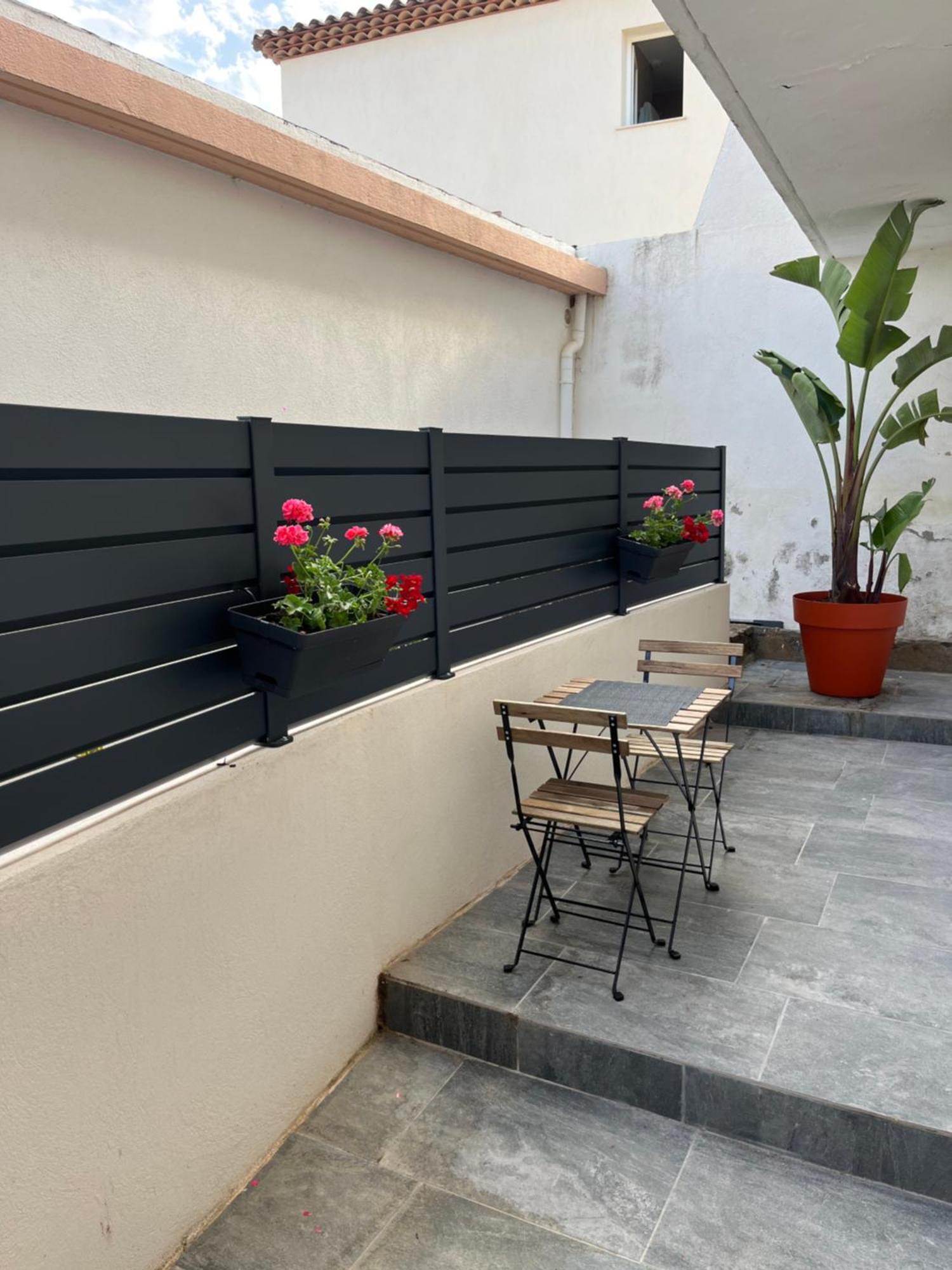 Charmant Bas De Villa Avec Terrasse A Proximite De La Plage Et Du Port Carqueiranne Kültér fotó
